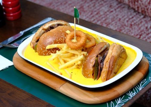 CHEDAR SOSLU BURGER